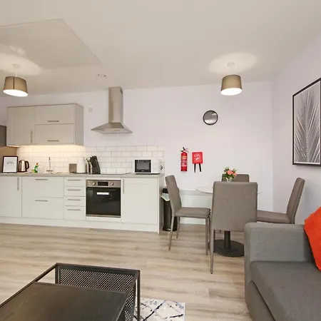 46 Luna With Free Parking *