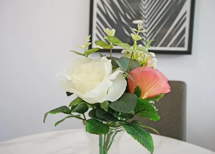 46 Luna With Free Parking Apartment York