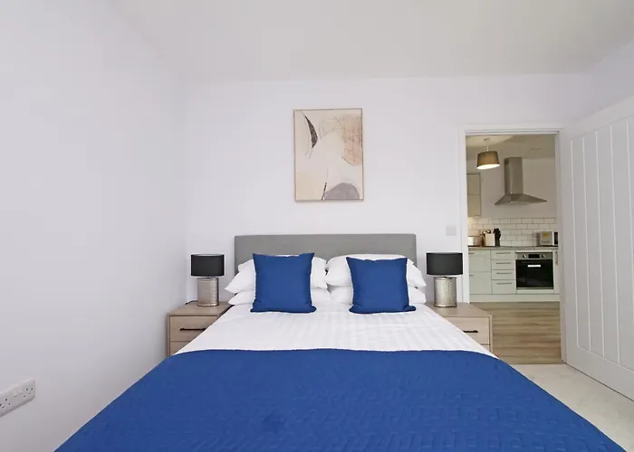 46 Luna With Free Parking * York