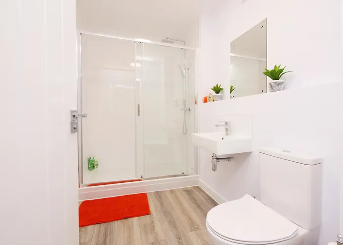 46 Luna With Free Parking * York