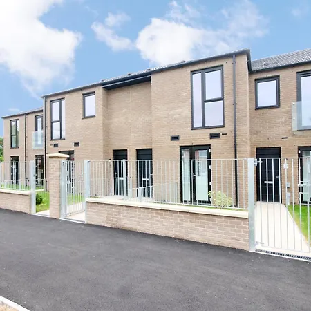 46 Luna With Free Parking York