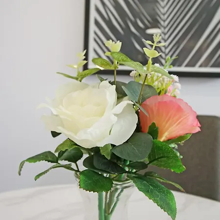 46 Luna With Free Parking Apartment York