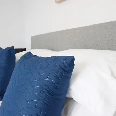 46 Luna With Free Parking