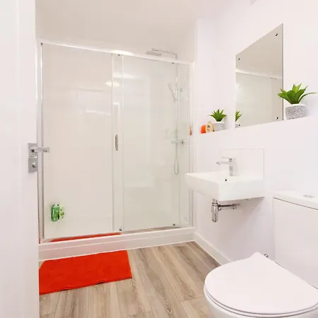 46 Luna With Free Parking * York