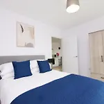 46 Luna With Free Parking شقة يورك